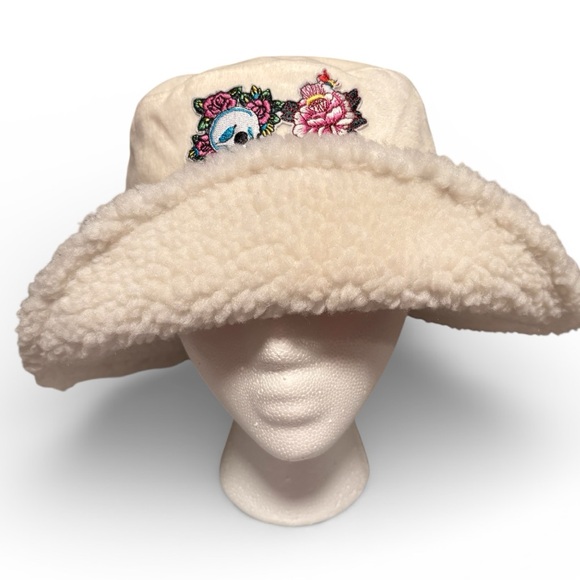 Ed Hardy Cream Bucket Hat with Embroidered Skull and Flowers NEW - Picture 2 of 6